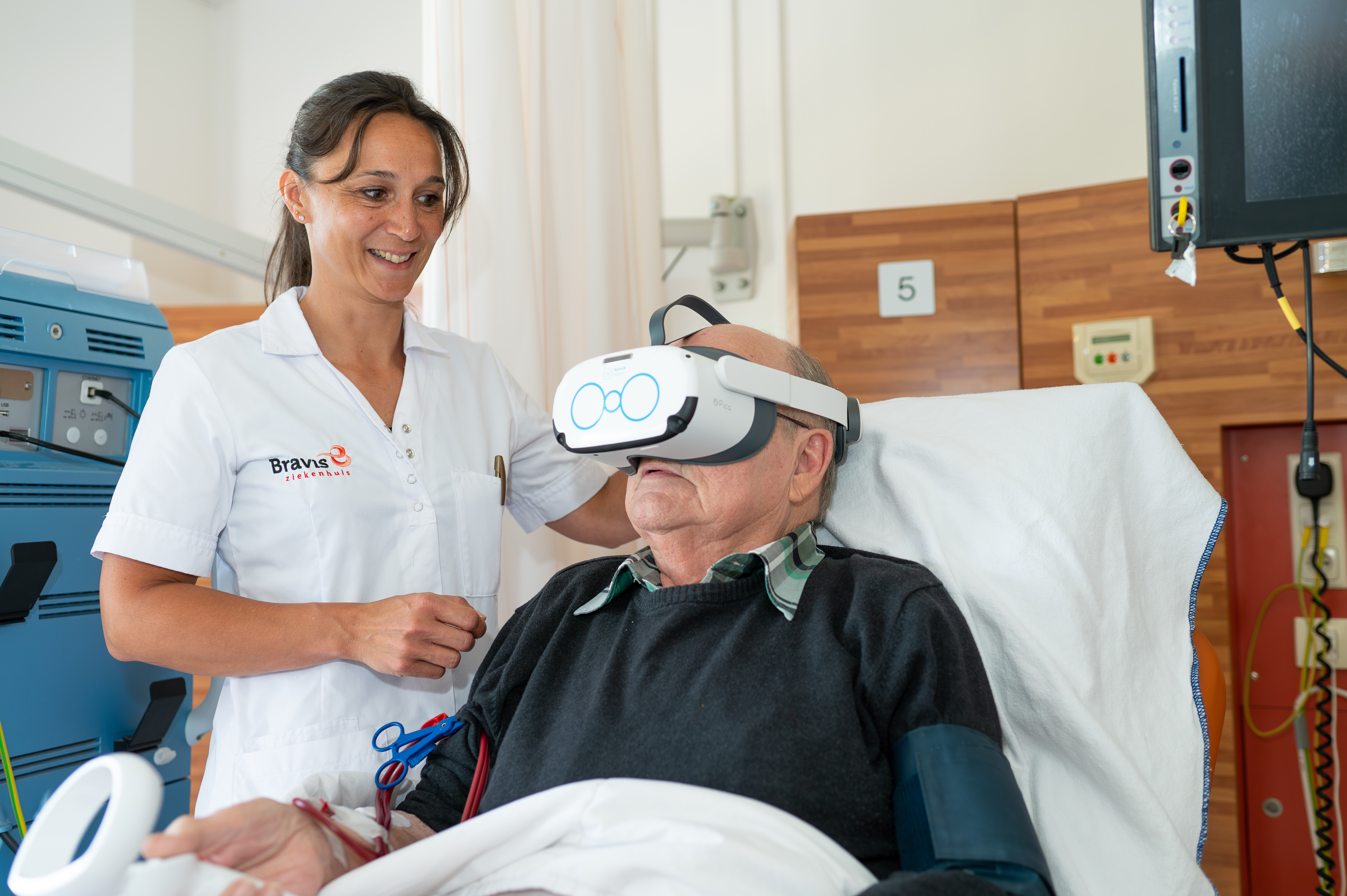 VR-brillen op de dialyseafdeling.jpg